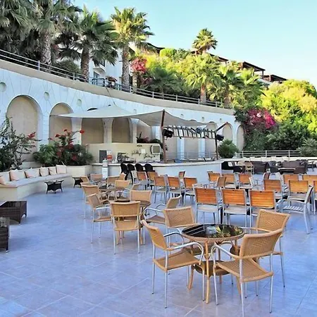 Lighthouse Hotel 4*