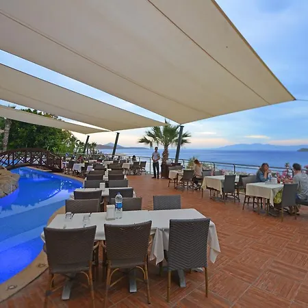 Lighthouse Hotel 4*
